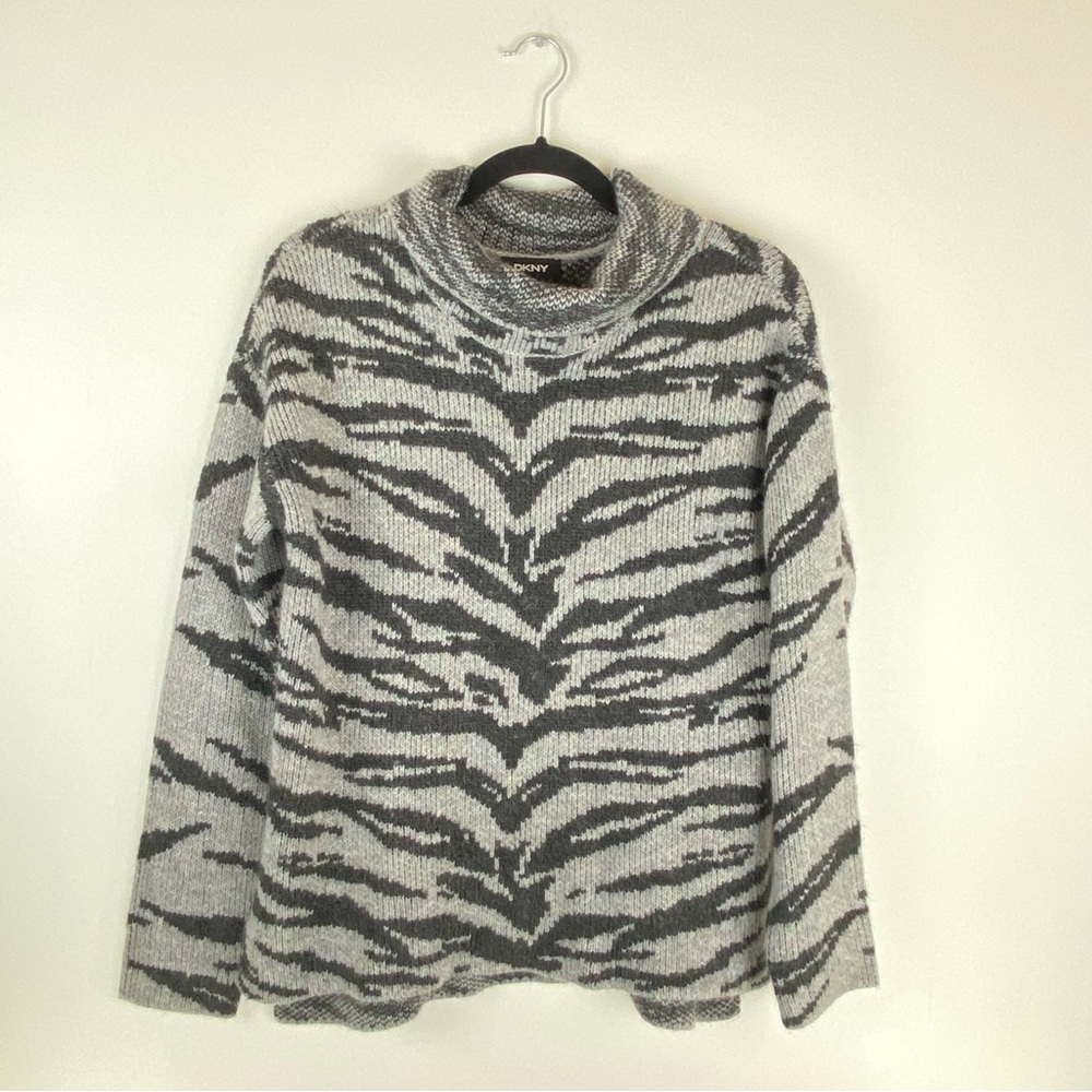 DKNY Sweater Womens Small Animal Print Turtleneck Long Sleeve Knit Pullover Gray